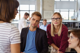 Gruppe Menschen im Dialog